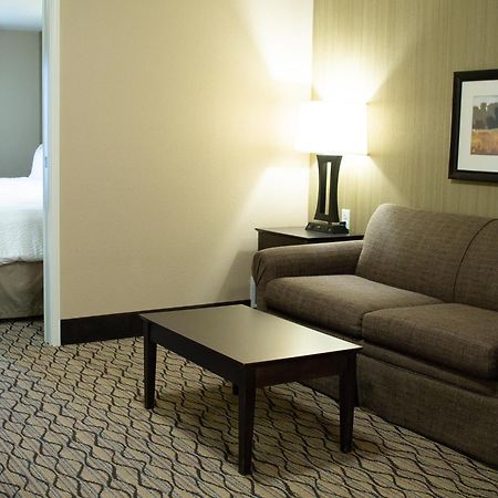 Holiday Inn Express & Suites - Williston By Ihg Buitenkant foto