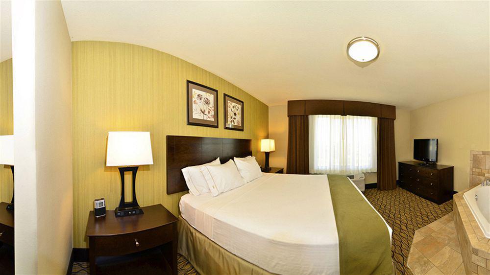 Holiday Inn Express & Suites - Williston By Ihg Buitenkant foto