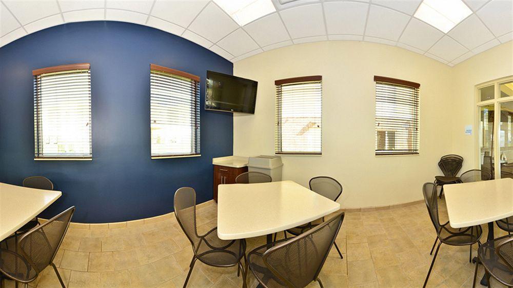 Holiday Inn Express & Suites - Williston By Ihg Buitenkant foto