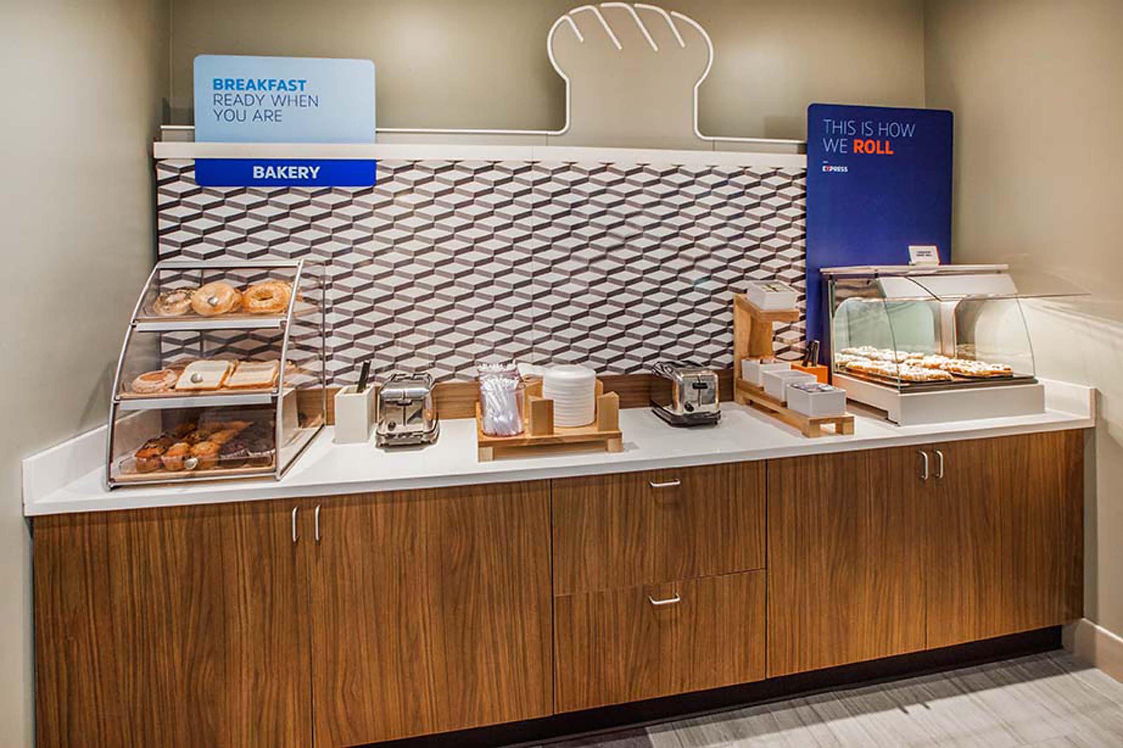 Holiday Inn Express & Suites - Williston By Ihg Buitenkant foto