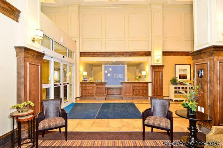Holiday Inn Express & Suites - Williston By Ihg Buitenkant foto